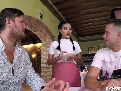 nastoletnie cipcie zwykle się sprawdzają na rozmowie kwalifikacyjnej