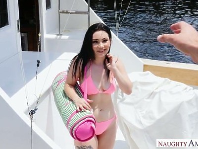 chłopak posuwa młodą uczennicę