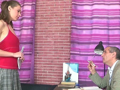 nastolatka dobrze ciągnie kutasa w hotelu