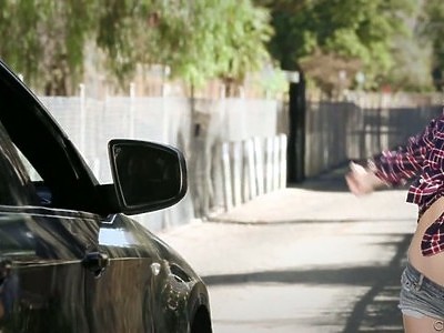 dziewica zsuwa spodenki do połowy u jest ruchana