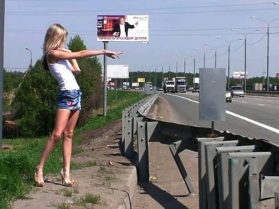 siostry bliźniaczki ostro walczą w hardkorowym trójkącie