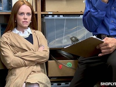 młoda seks pani masturbuje się na plaży