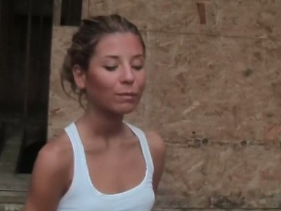 roztańczona amatorka z cyckami na wierzchu