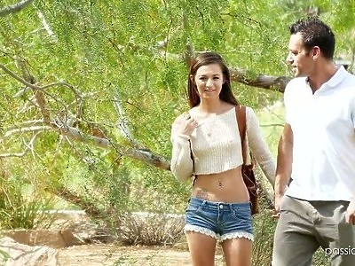 uczennica za pieniążki rozebrała się przed kamerką