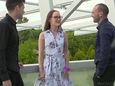 napalona dziewica i sex maszyna