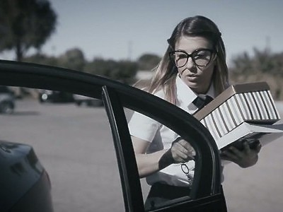 młoda ślicznotka fajnie fajnie liże sporego penisa