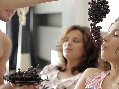 młoda lubi ssać grubego członka