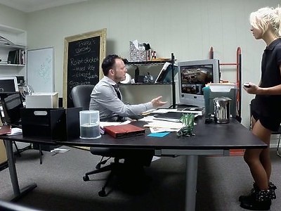 młoda cycata włoska laska i jej partner seksualny