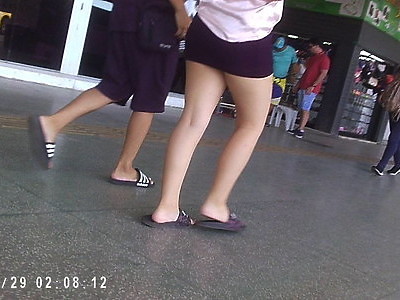 nastolatka i jej sprawne stópki