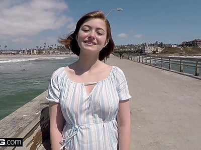 gorąca nancey ma młode i jędrne ciałko