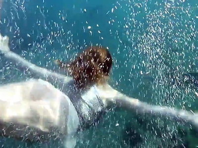 bogata nastolatka ujeżdżza kutaska na sofie