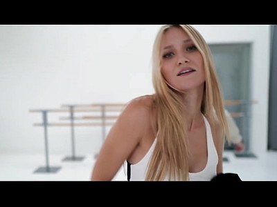 nastolatka ma sporą dupę a on sporą pałę