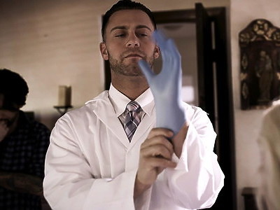 po szkole dała kolegą podwinąć swoje pończoszki