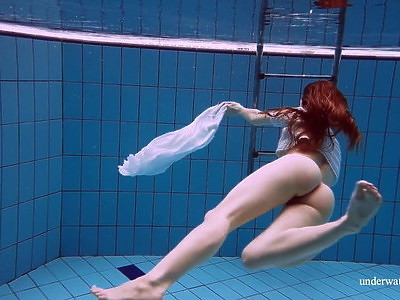 uczennica po powrocie ze szkoły