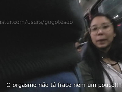 nastolatka z ogromnymi cyckami masuje jego pałę