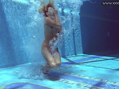 super siostra ciągnie długiego kutasa