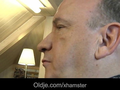 rucha czyściutką nastolatkę