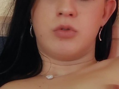 młoda laska ma super ciałko