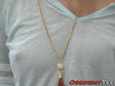 nastolatka ujeżdża swojego kumpla