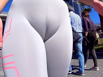 wytatuowana nastolatka