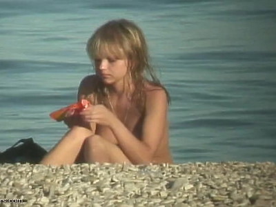 egzotyczna nastolatka i zrelaksowany facet