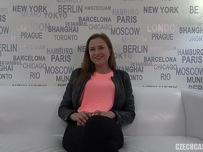 ruda nastolatka brana w tyłek