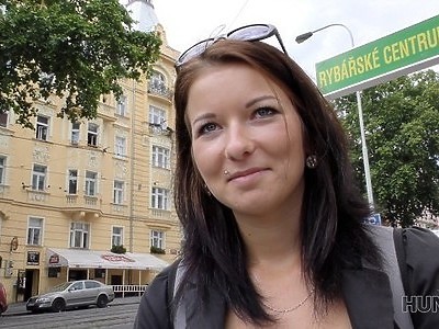 nastolatka ze zarośniętą szparką ruchana w obie dziury