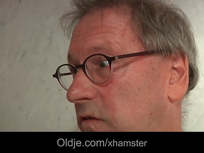 napala się na jej osiemnastoletnią dupeczkę