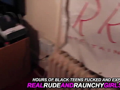 czarna amatorka rucha się z facetem przed kamerką