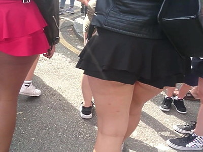 gorąca nastolatka bawi się