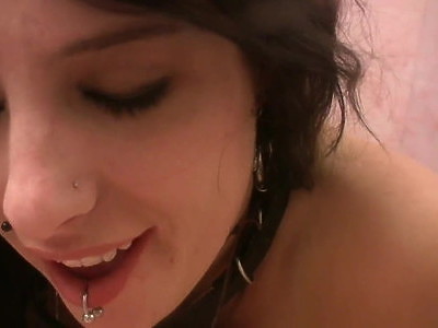 ruda dziewica mocno wyruchana