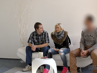 nastolatka robi sobie dobrze wibratorem