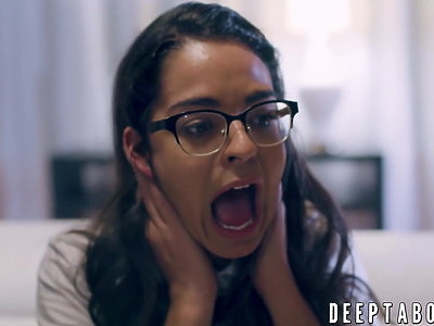 nastolatka potraktowała masażerem swoją piczkę