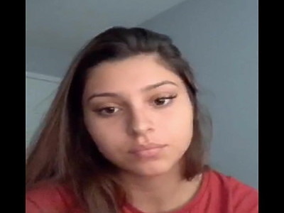 opalona nastolatka robi dobrze blademu facetowi