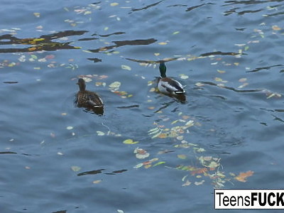 fajna dziewica bawi się szparką