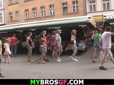 nastolatka obrabia bolca męża