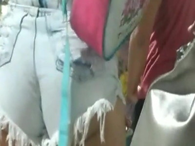 krągła uczennica pcha się na penisa