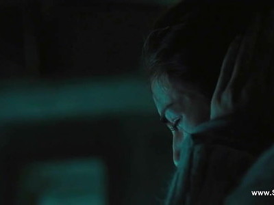 krągła nastolatka ujeżdża dildo w bibliotece