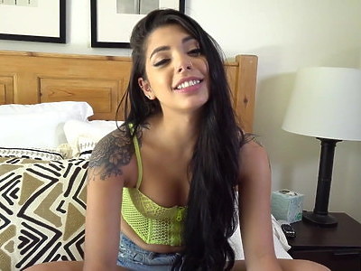 nastolatka w bikini lubi dymanie pod gołym niebem