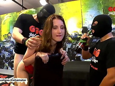 wytatuowana emo nastolatka solo