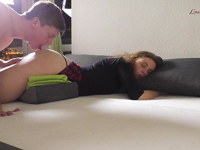 mokry podkoszulek seksownej nastolatki