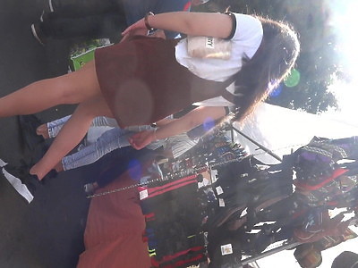 dwie blond nastolatki bawią się w boskim trójkącie