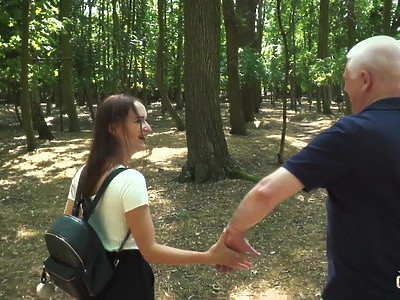 nastolatka chce poczuć jego spermę