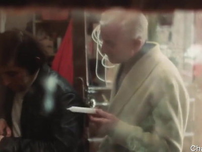 uczennica z polski robi mu dobrze sutkami