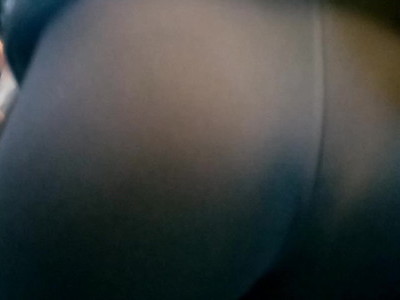 młoda lisica na gumowej seks zabawce