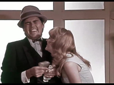 drobna czarna uczennica