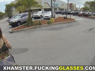 wysokie obcasy na stópkach gorącej siostry