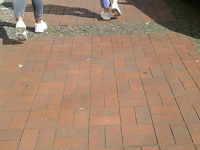 młoda sunia dostaje w ciasną dupeczkę