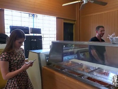 on sprawia że nastolatki szaleją