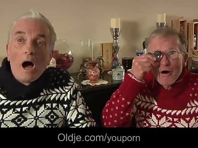 nastolatka z krągłymi cycami ciągnie ogromnego penisa